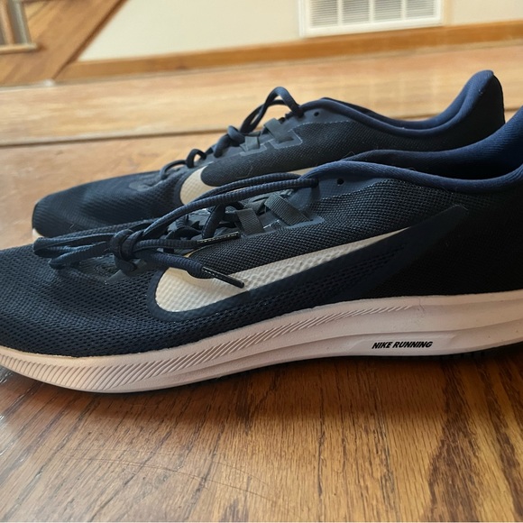 Nike Running Shoes - Picture 2 of 7